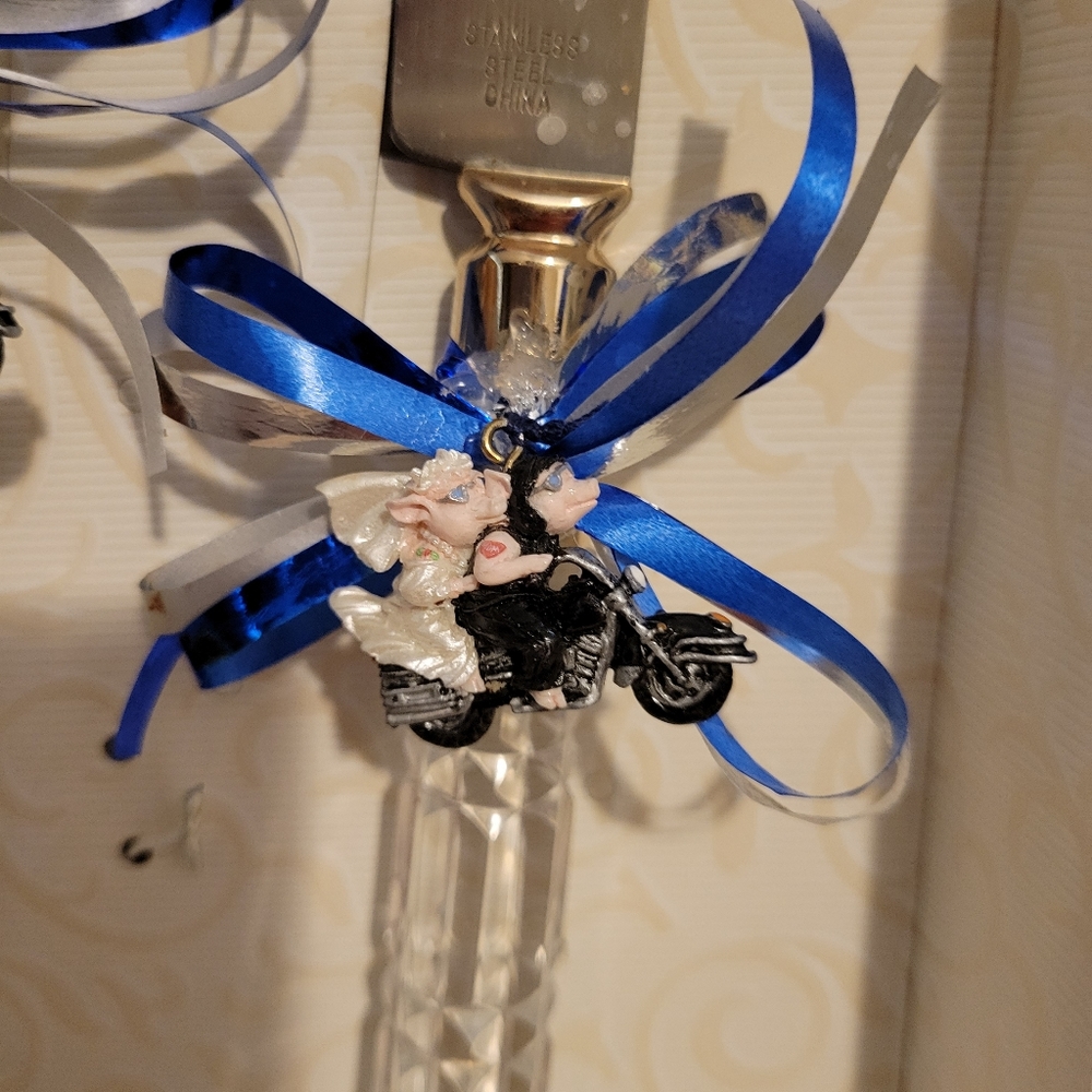 Hog Tied wedding serving set